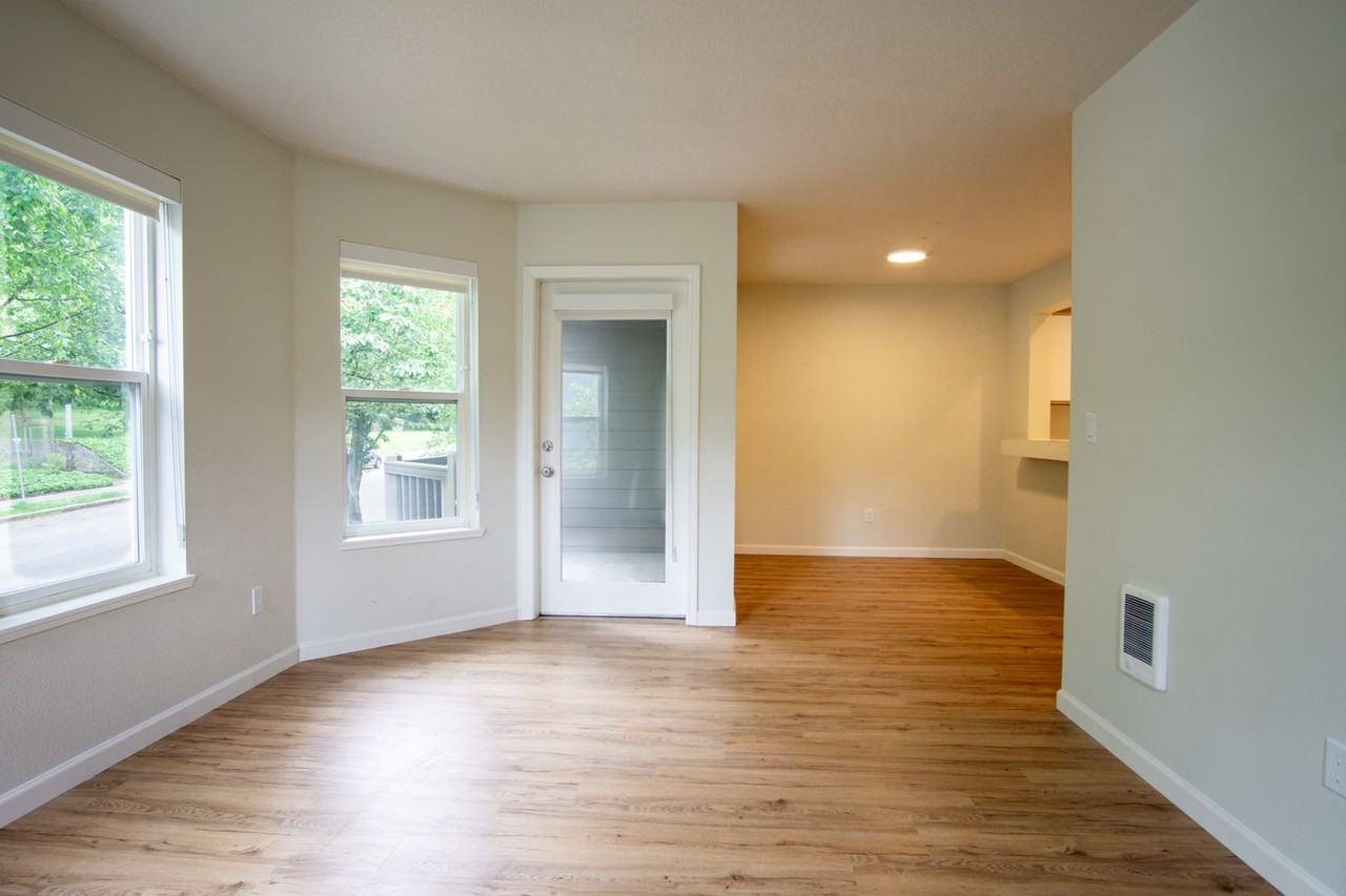 235 Sw Hooker St #03 - Photo 3 of 19