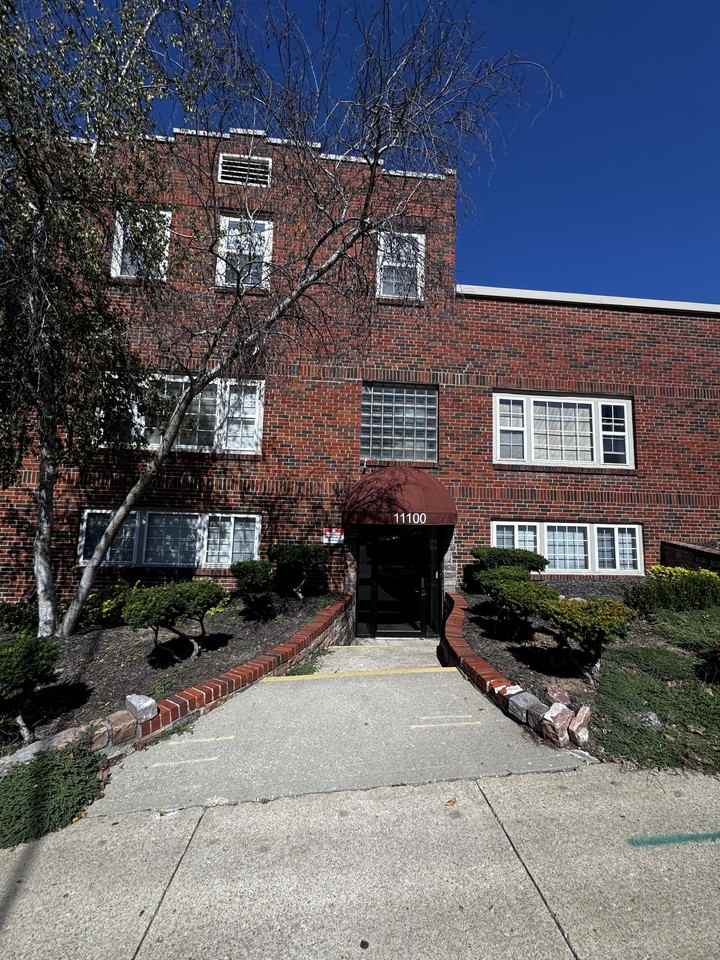 Sugar Creek Plaza Apartments - Photo 7 of 19
