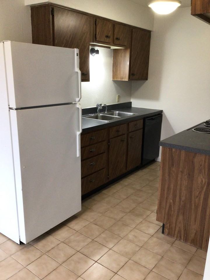 722 W Broomfield - Photo 6 of 50