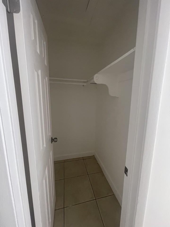 2847 Jackson Street - Photo 3 of 10