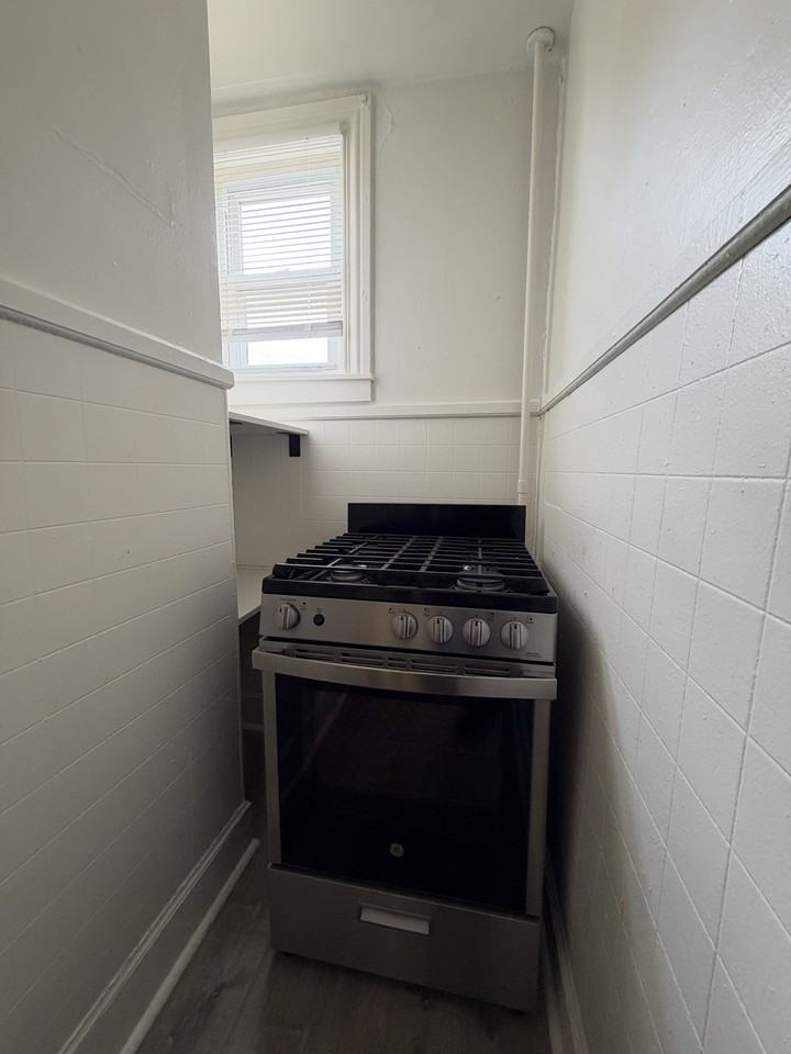 50 Common Street - Photo 5 of 6