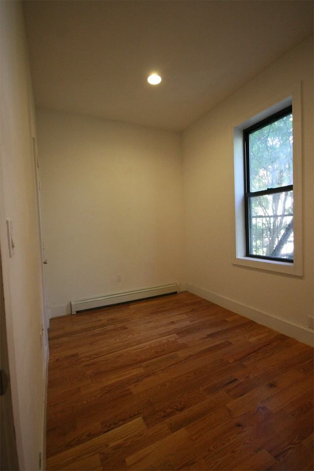 229 bainbridge St - Photo 4 of 5