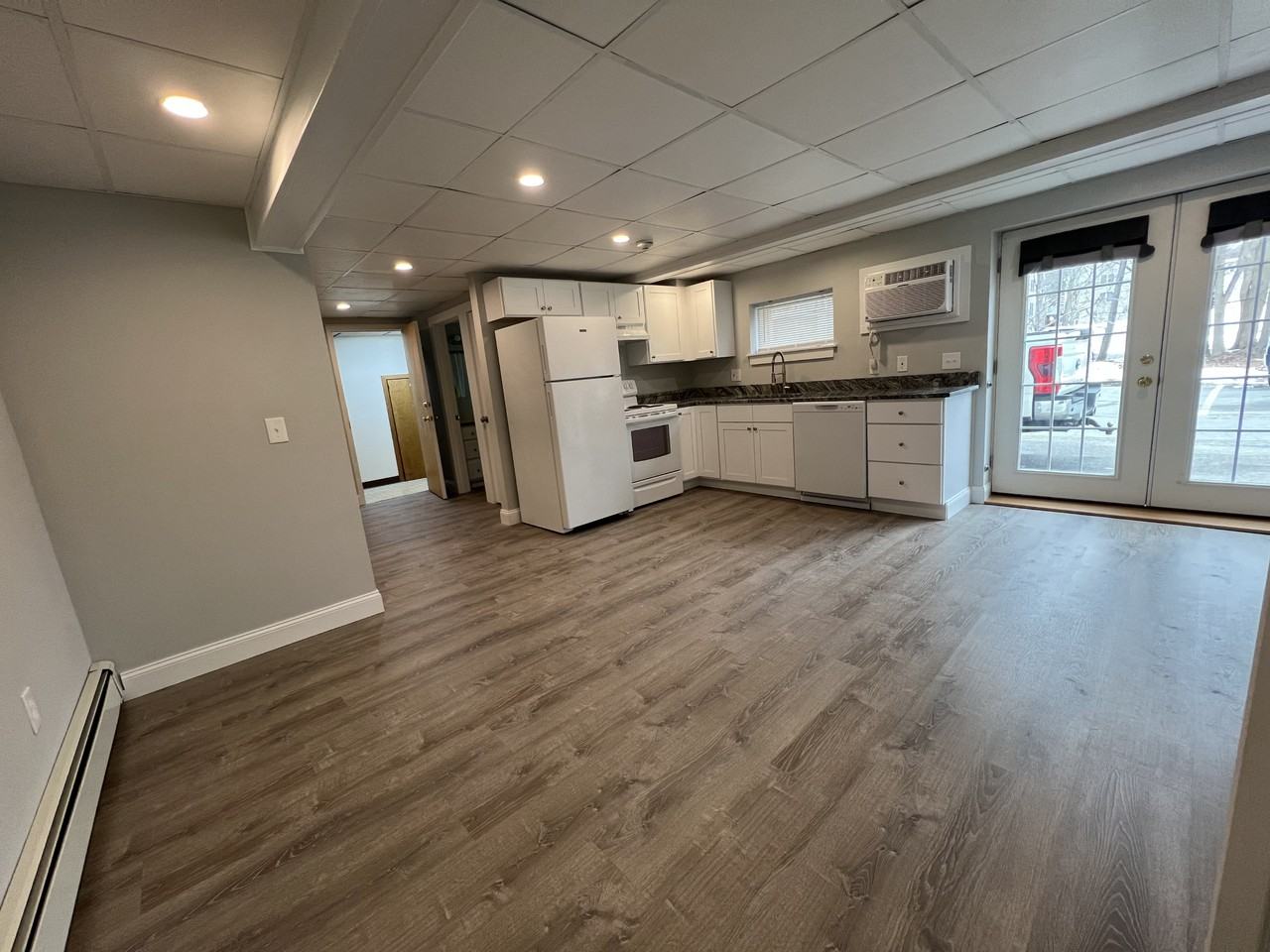 11 Lawrence Ave #R - Photo 2 of 9