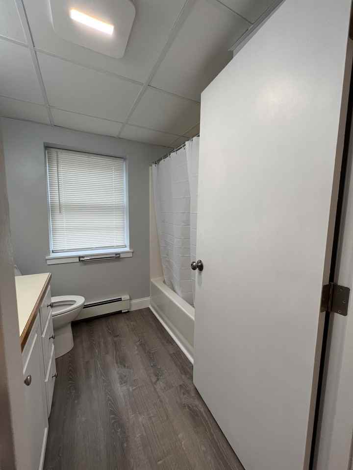 11 Lawrence Ave #R - Photo 7 of 9