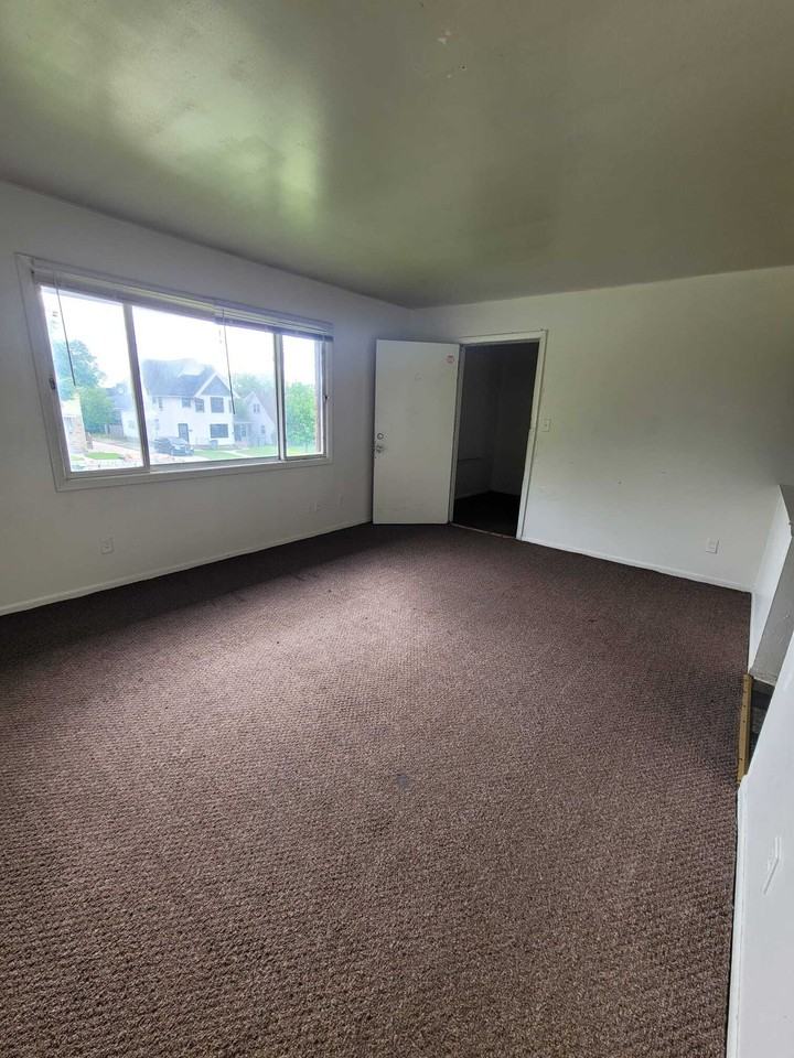 5839 North 84th Street - Photo 4 of 7