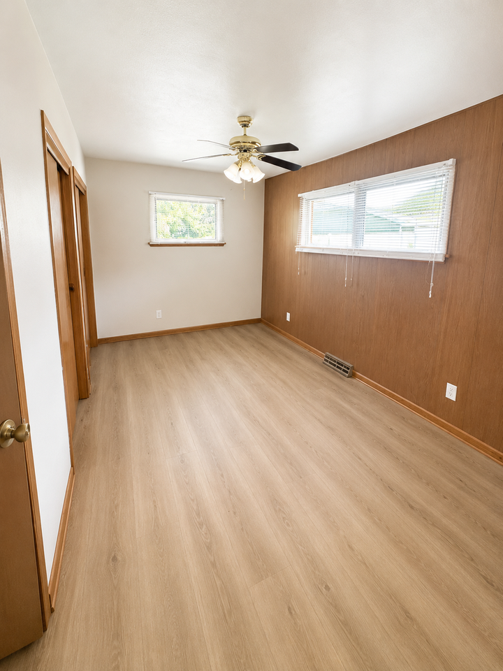 Midway Apartments - Photo 5 of 6