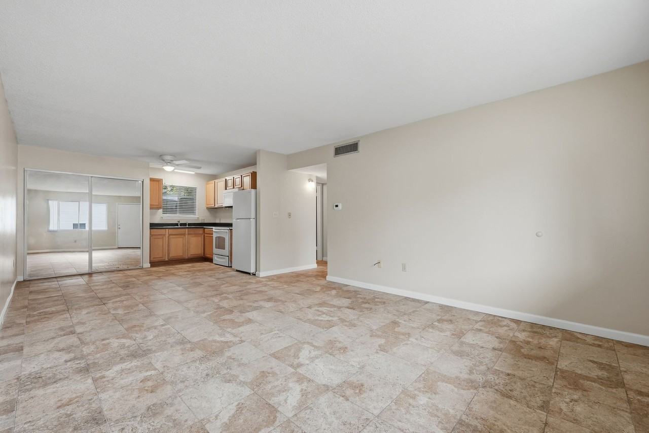 CPN-College Park Condominium - Photo 4 of 22