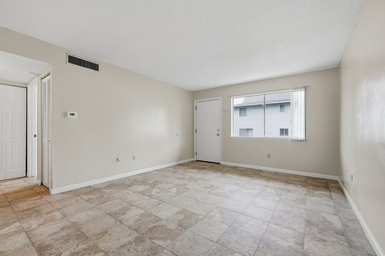 CPN-College Park Condominium - Photo 5 of 22
