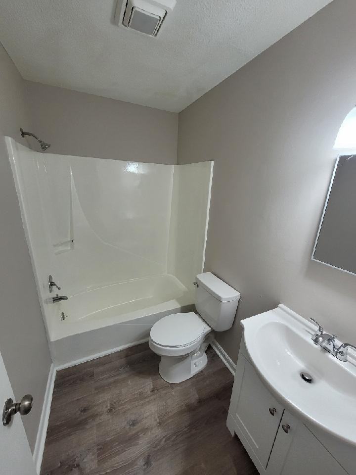 Lynnwood Arms Apartments - Photo 3 of 11