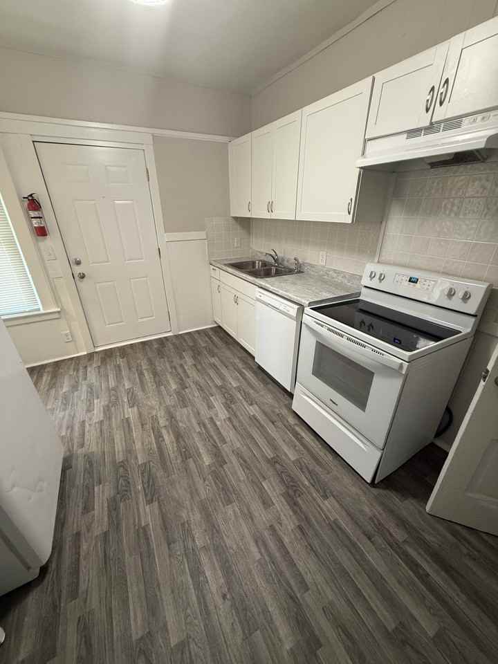 831 North Church Street - Photo 3 of 18