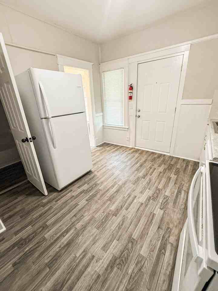831 North Church Street - Photo 6 of 18