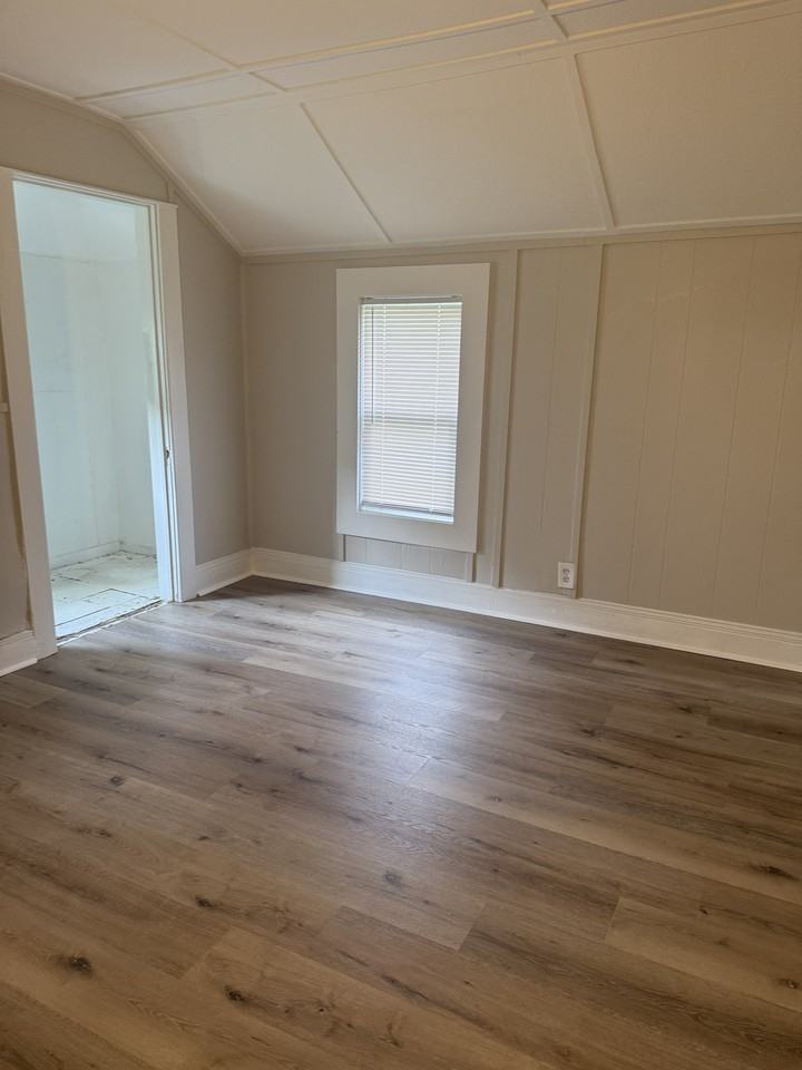 831 North Church Street - Photo 7 of 18