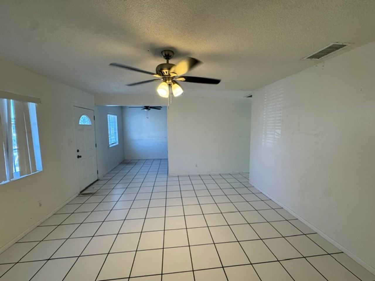 498 S Vernon Ave - Photo 3 of 18