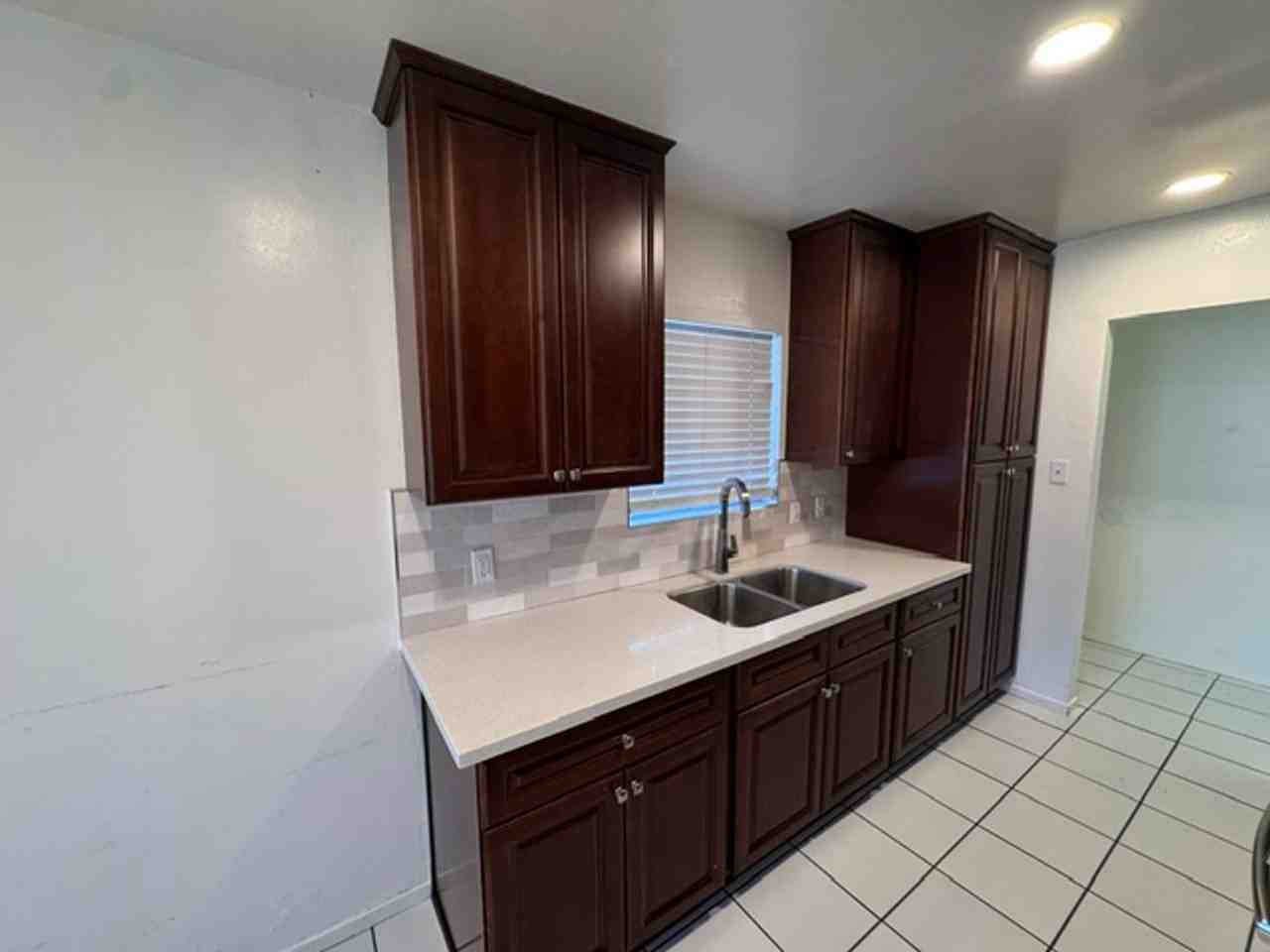 498 S Vernon Ave - Photo 6 of 18