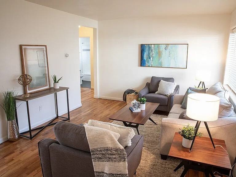 Catalina Apartments - Photo 5 of 25