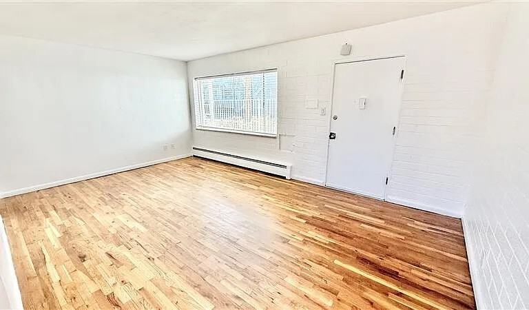 Catalina Apartments - Photo 6 of 25