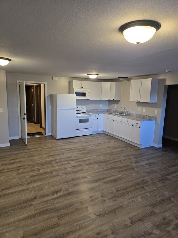 1562 Motor Avenue - Photo 3 of 8