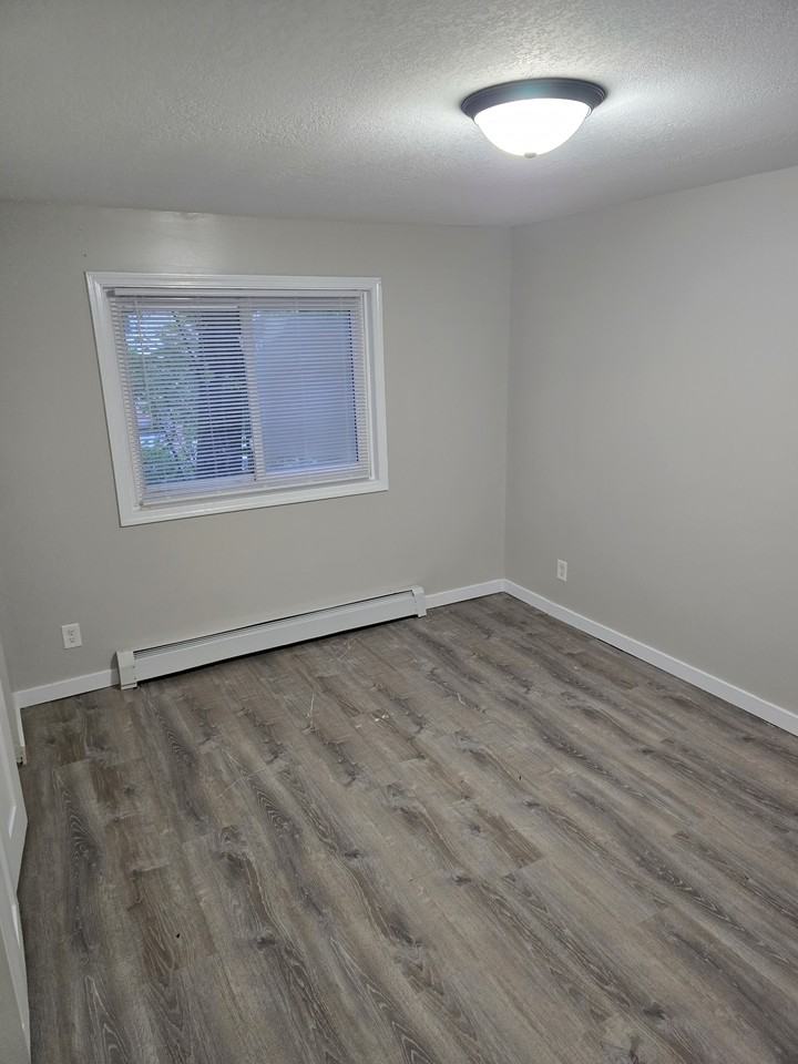 1562 Motor Avenue - Photo 5 of 8
