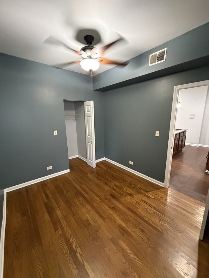 6045 South Rhodes Avenue - Photo 5 of 7