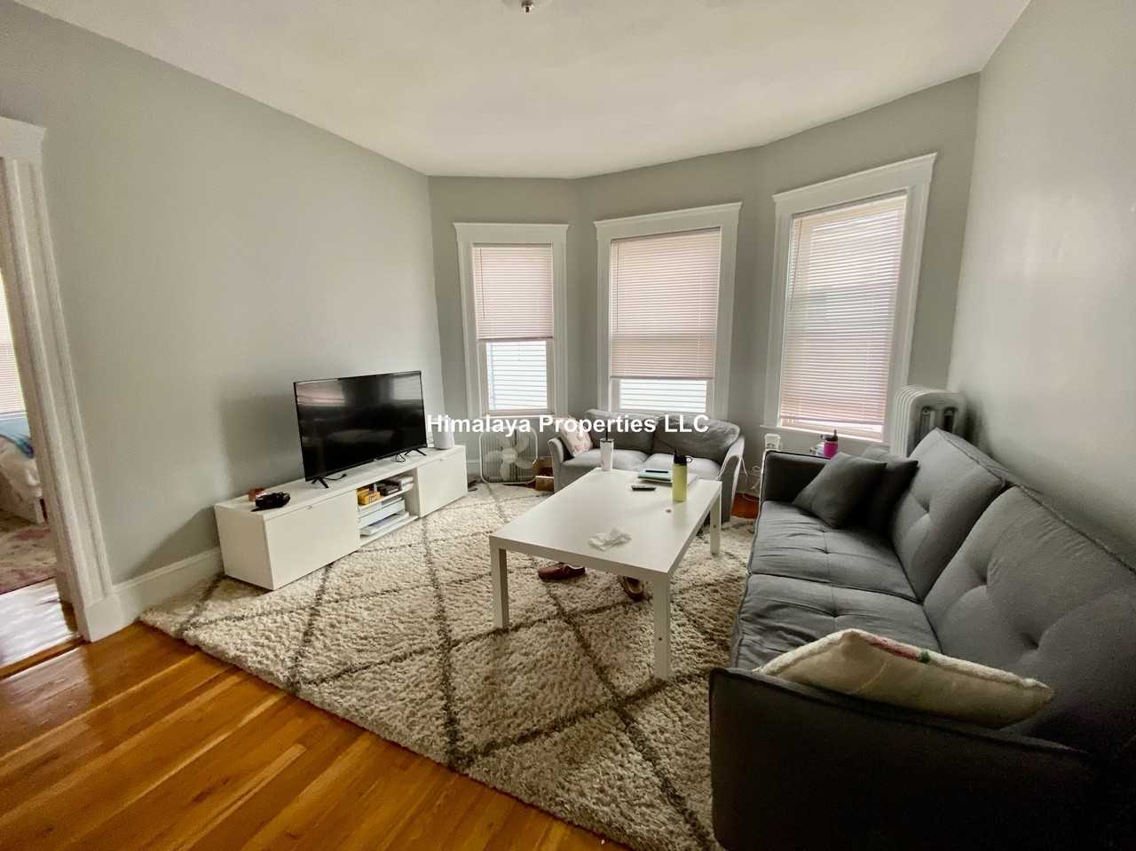 17 Berwick Rd - Photo 3 of 11