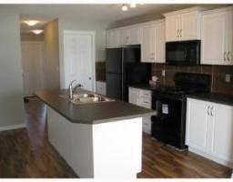 11825 21 Ave SW - Photo 3 of 4