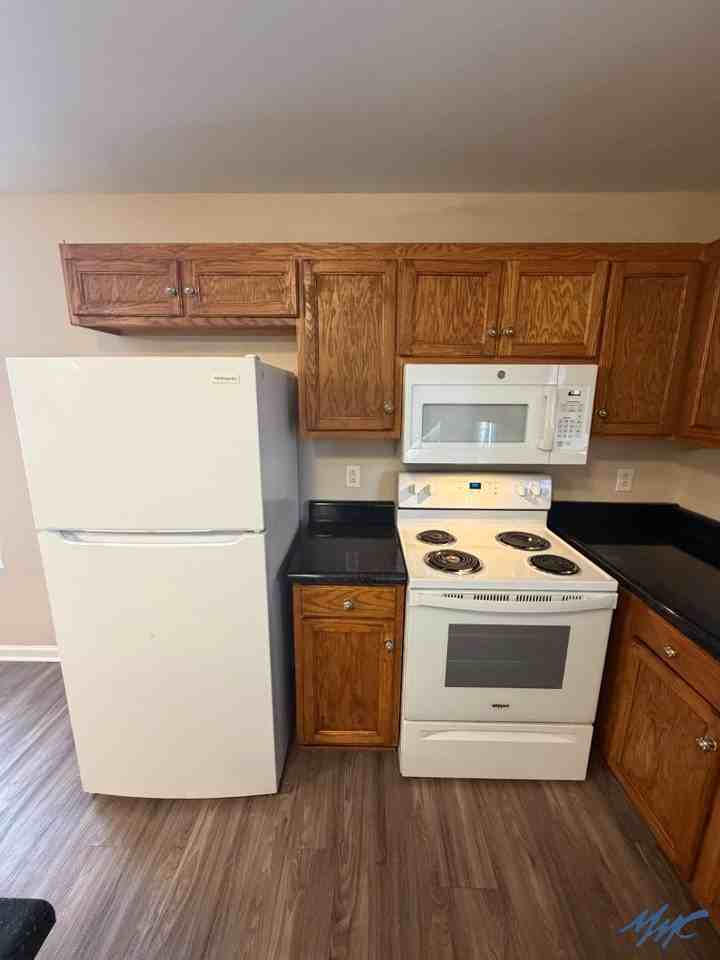 318 E Bell St #A - Photo 3 of 25