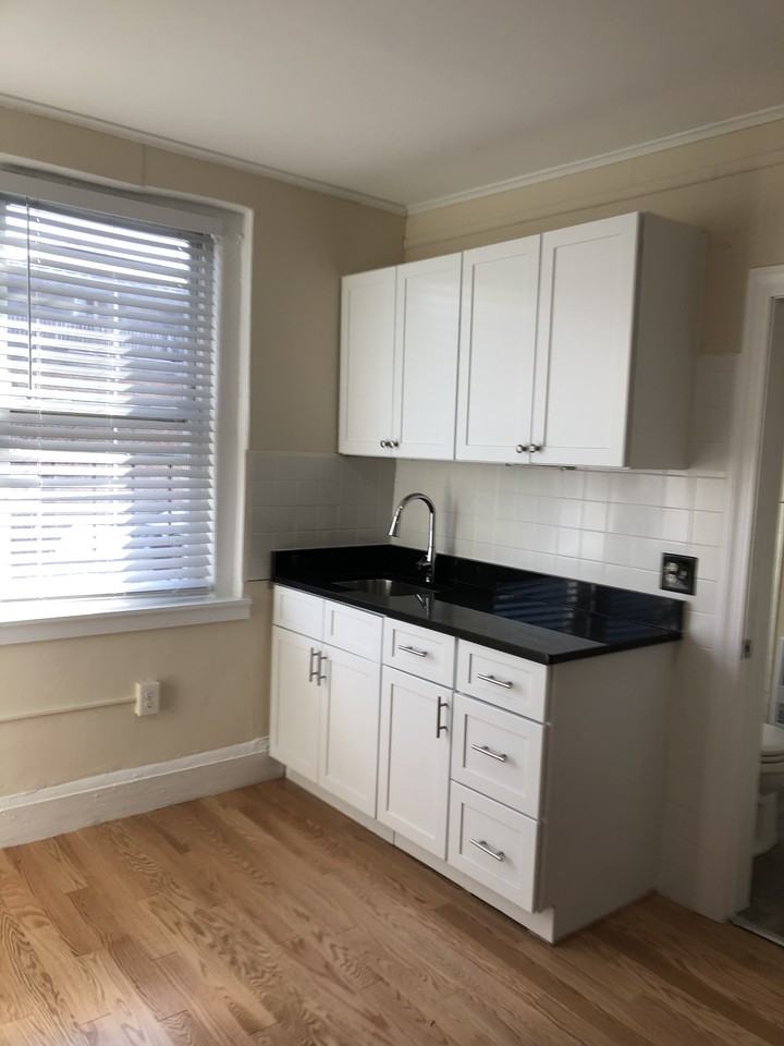 77 Main St #6 - Photo 3 of 7