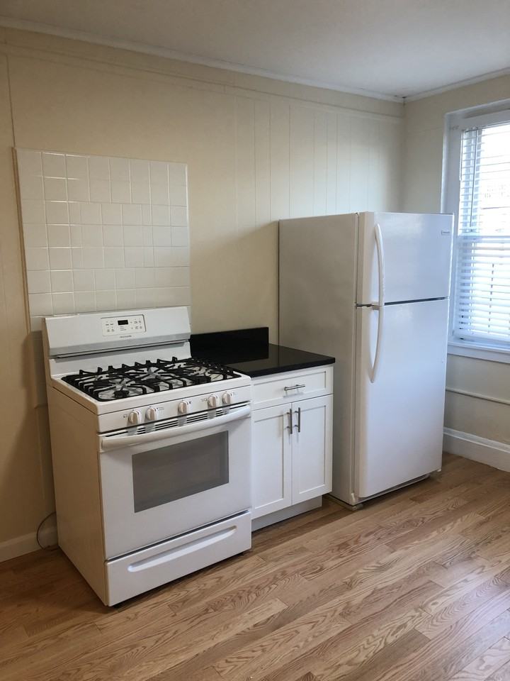 77 Main St #6 - Photo 4 of 7