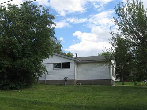 465 Oak St - Photo 2 of 8