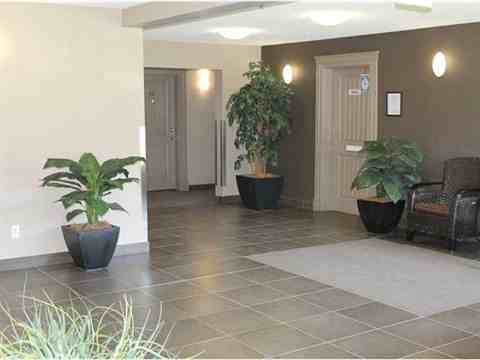 13908 136 St NW - Photo 2 of 8