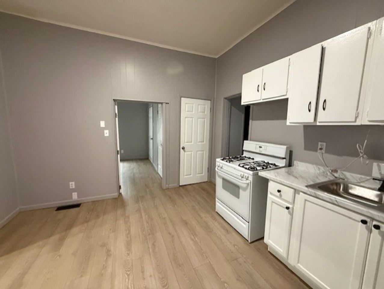 1635 Maple St - Photo 4 of 13