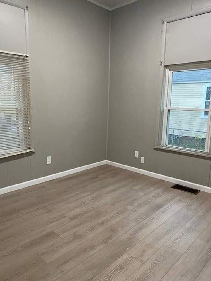 1635 Maple St - Photo 6 of 13