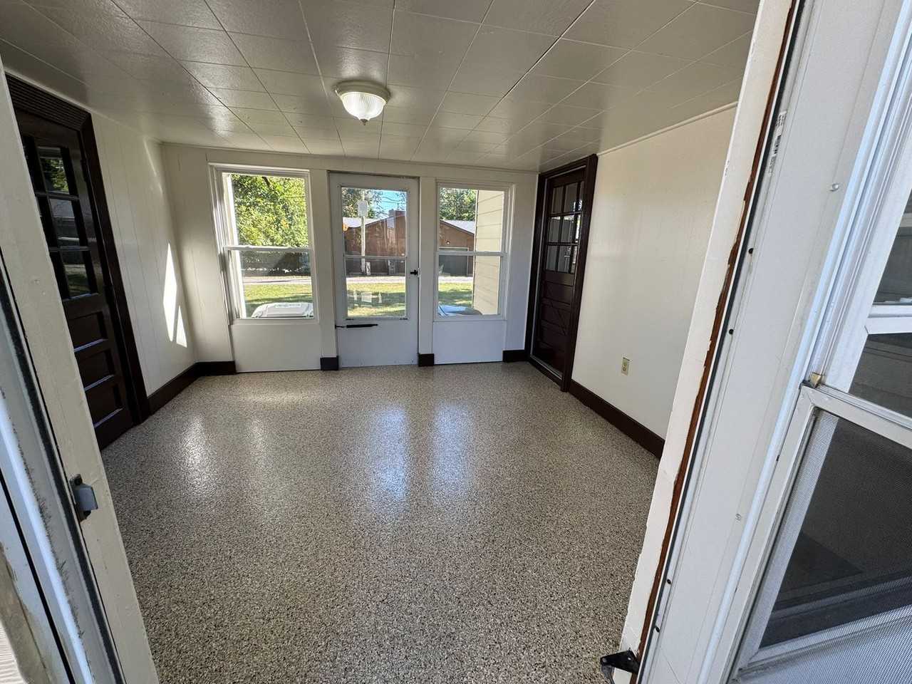 608 N Jefferson St - Photo 4 of 19