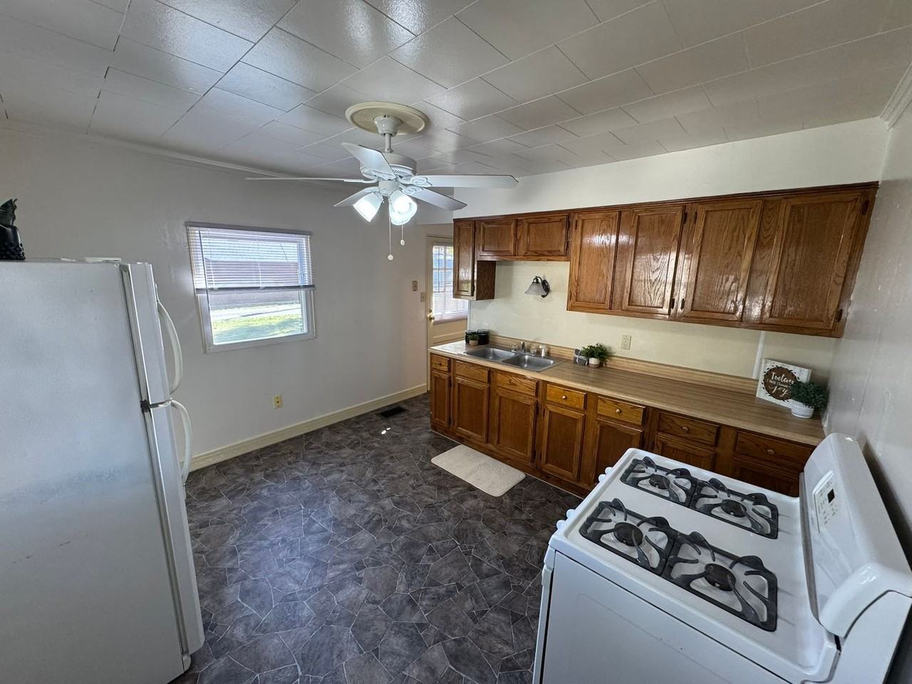 608 N Jefferson St - Photo 6 of 19