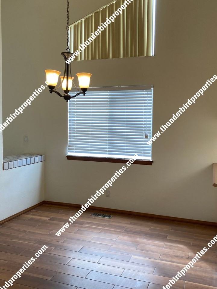 642 Lakeview Cir Se - Photo 4 of 14