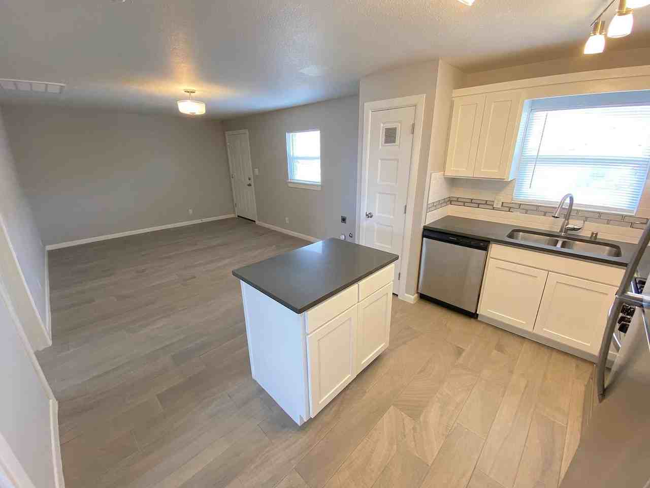 2723 Sacramento Ave #C - Photo 4 of 13
