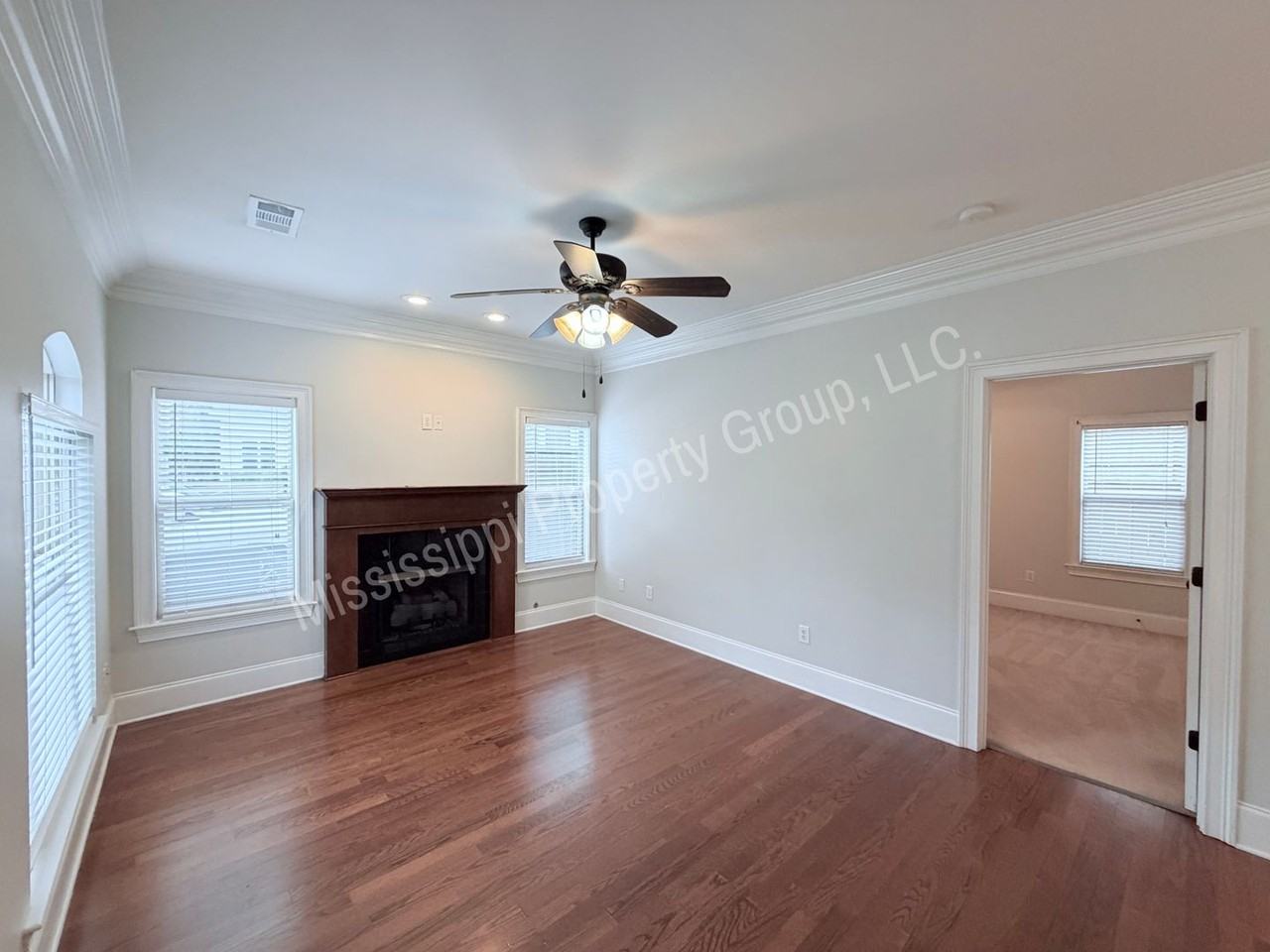 152 Falls Grove Dr - Photo 2 of 31