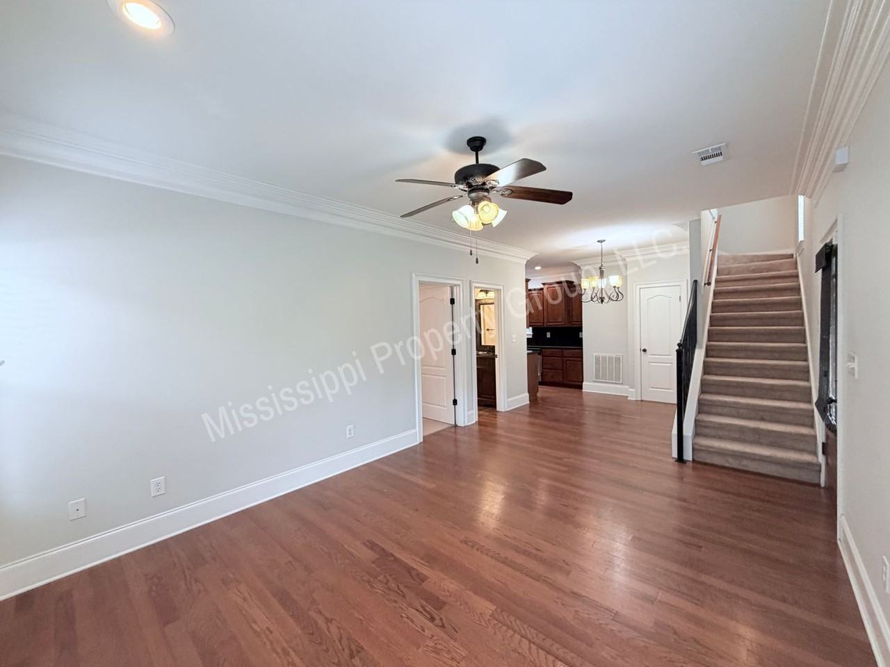 152 Falls Grove Dr - Photo 3 of 31