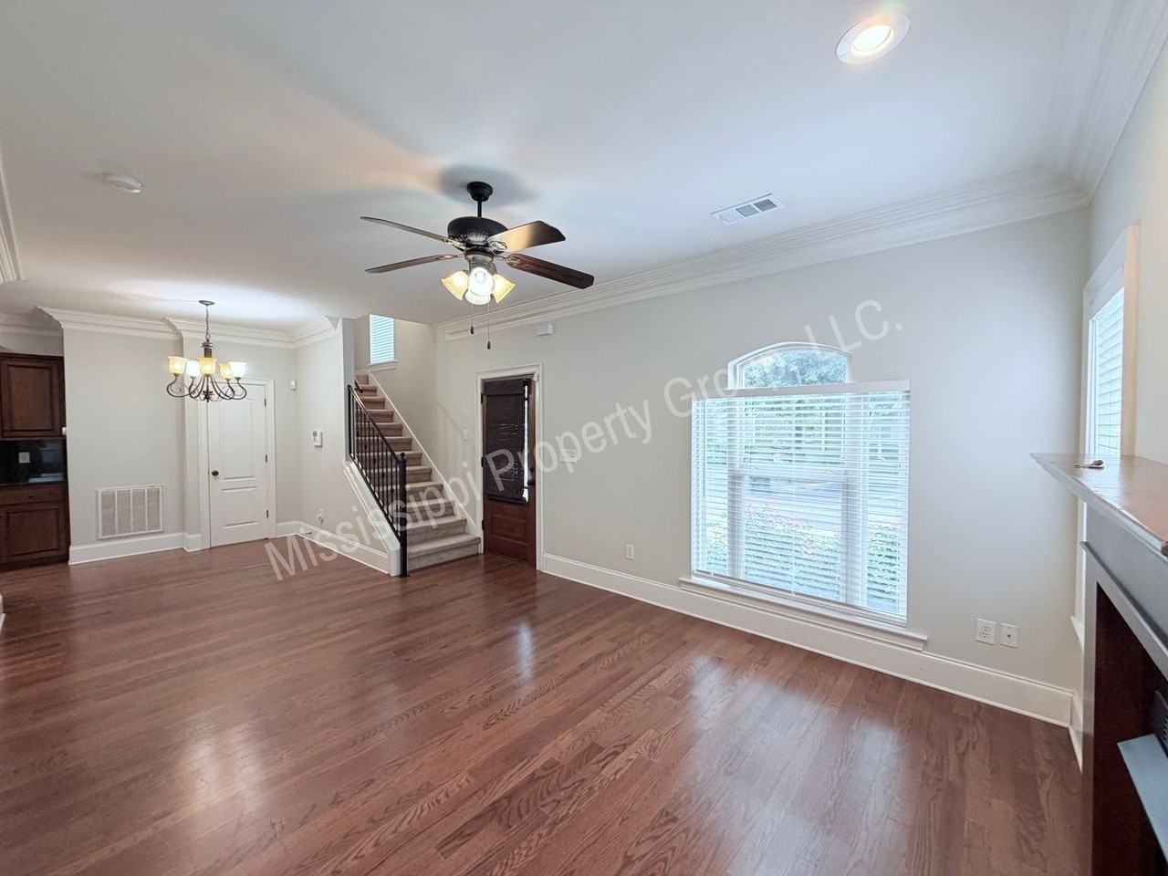 152 Falls Grove Dr - Photo 4 of 31