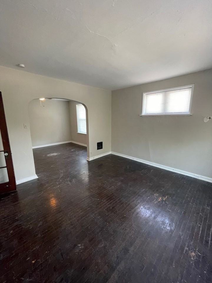 3694 Montana St - Photo 3 of 7