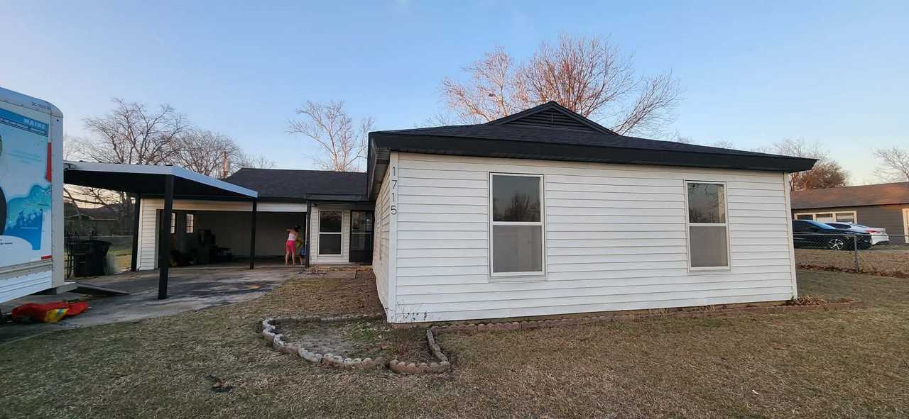 1715 Walton Walker Dr - Photo 2 of 25