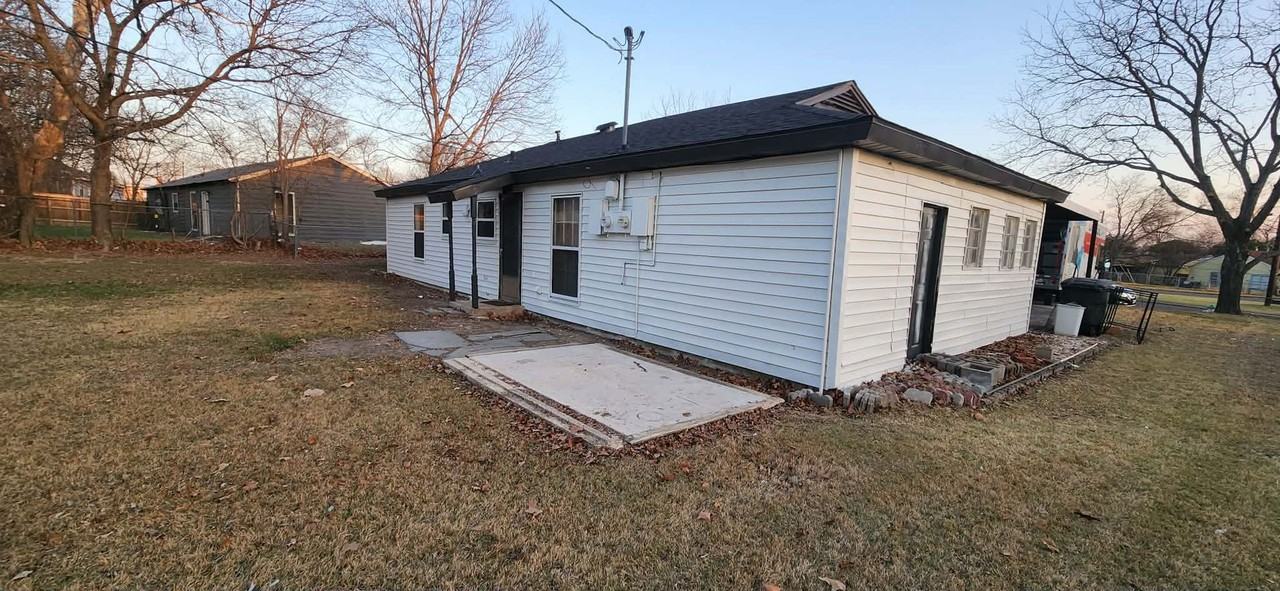 1715 Walton Walker Dr - Photo 3 of 25