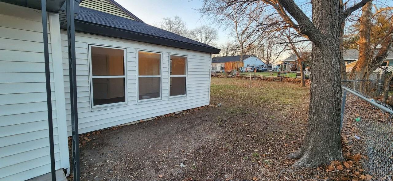 1715 Walton Walker Dr - Photo 4 of 25