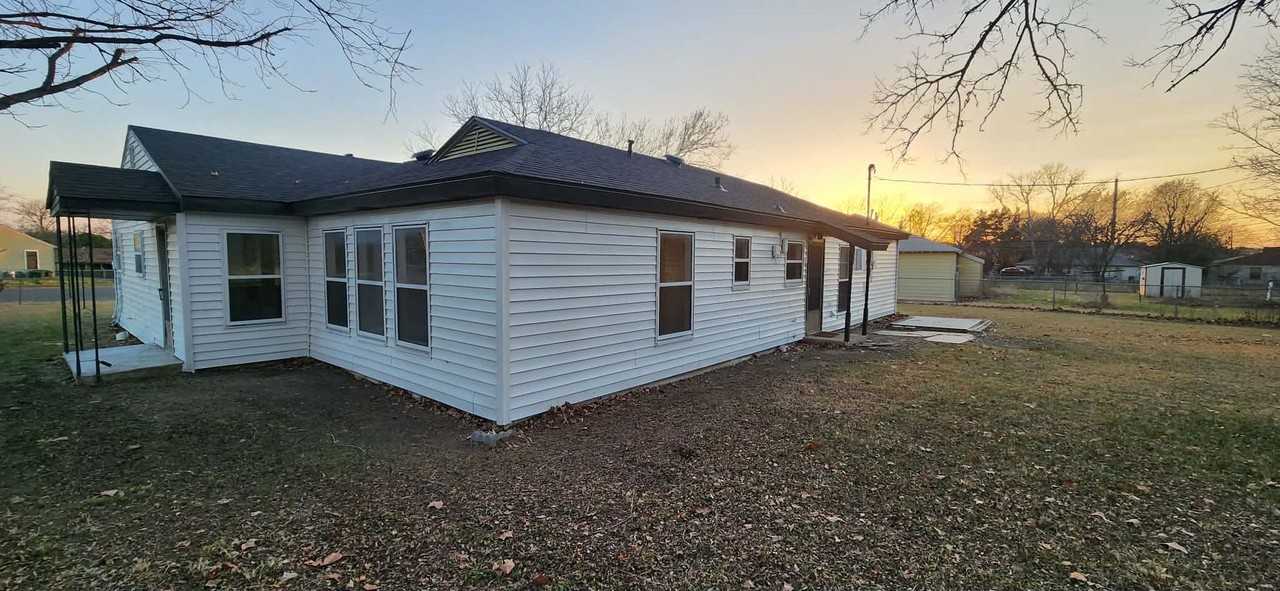 1715 Walton Walker Dr - Photo 7 of 25