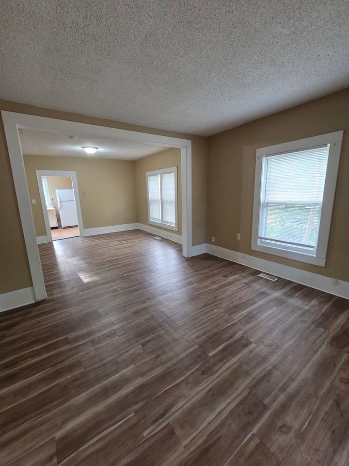 1350 S Greenwood Ave - Photo 2 of 12