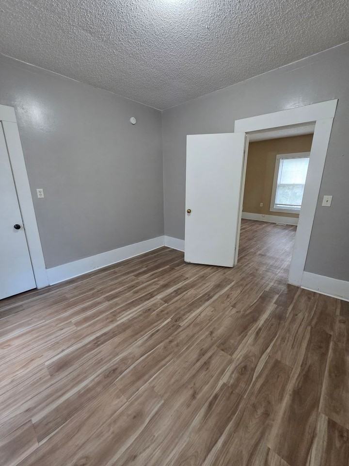 1350 S Greenwood Ave - Photo 5 of 12