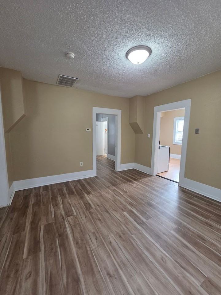 1350 S Greenwood Ave - Photo 6 of 12