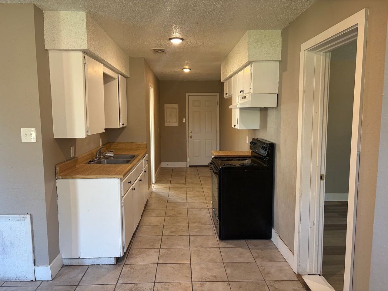 1028 Rickey Cir - Photo 4 of 19