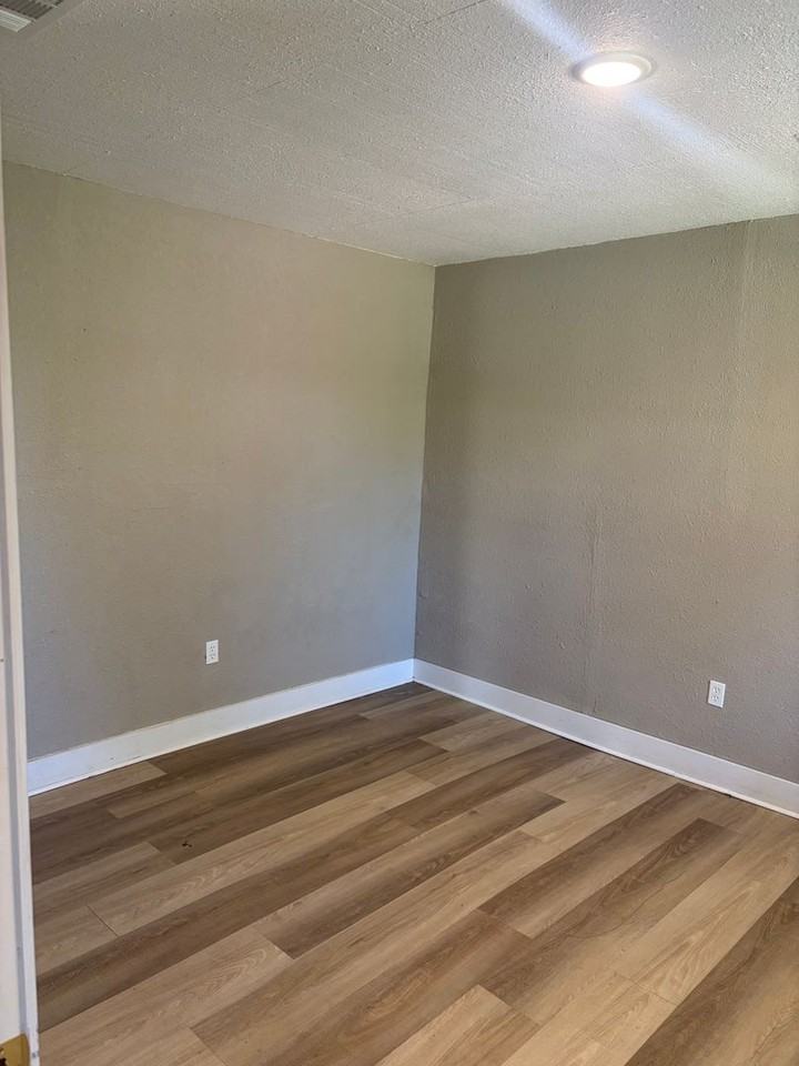 1028 Rickey Cir - Photo 5 of 19