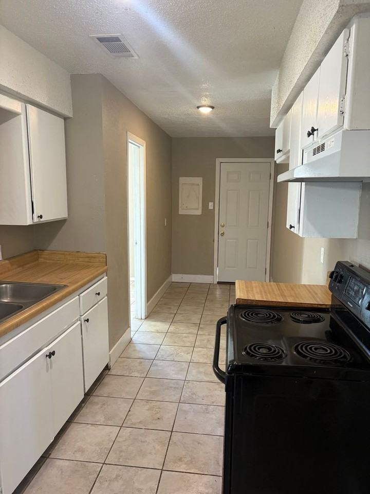 1028 Rickey Cir - Photo 7 of 19
